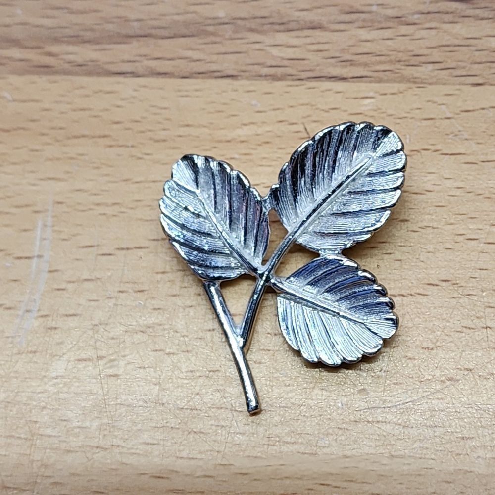 Sarah Co. Silver Leaf Brooch